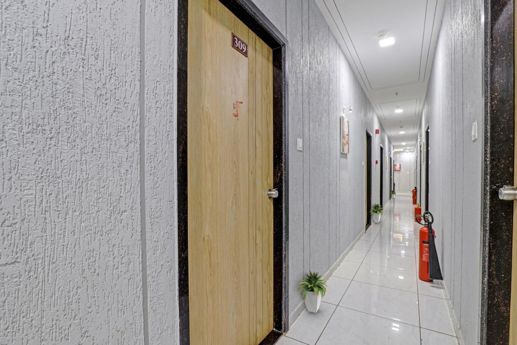 Hotel O Royal Orbit 수라트 외부 사진