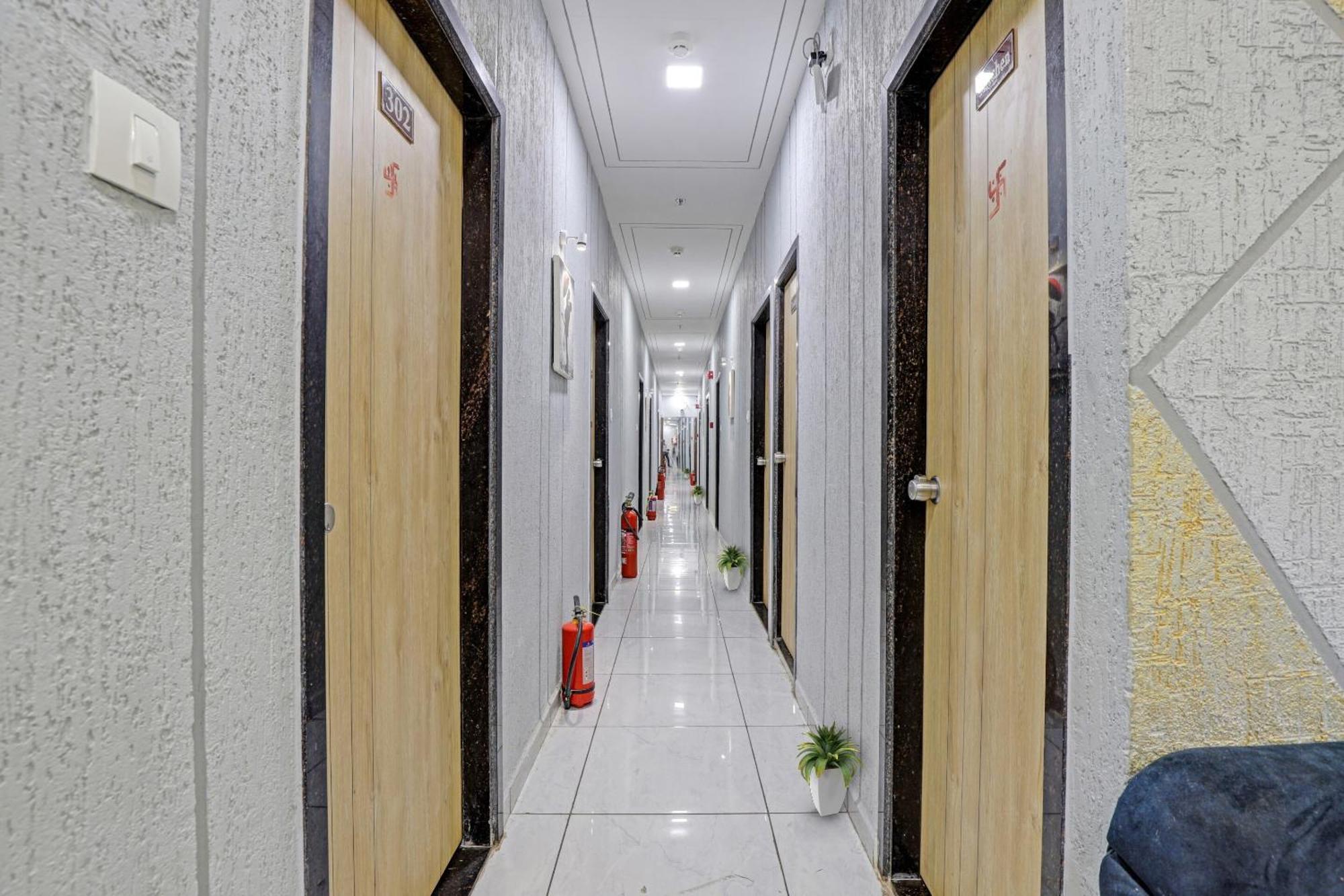 Hotel O Royal Orbit 수라트 외부 사진