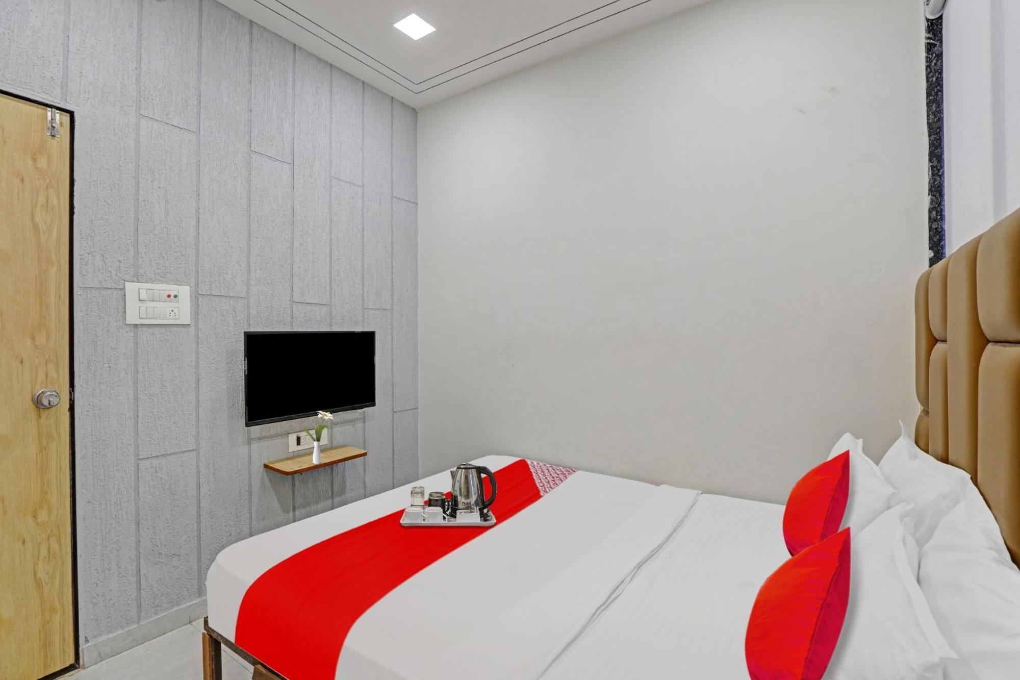 Hotel O Royal Orbit 수라트 외부 사진